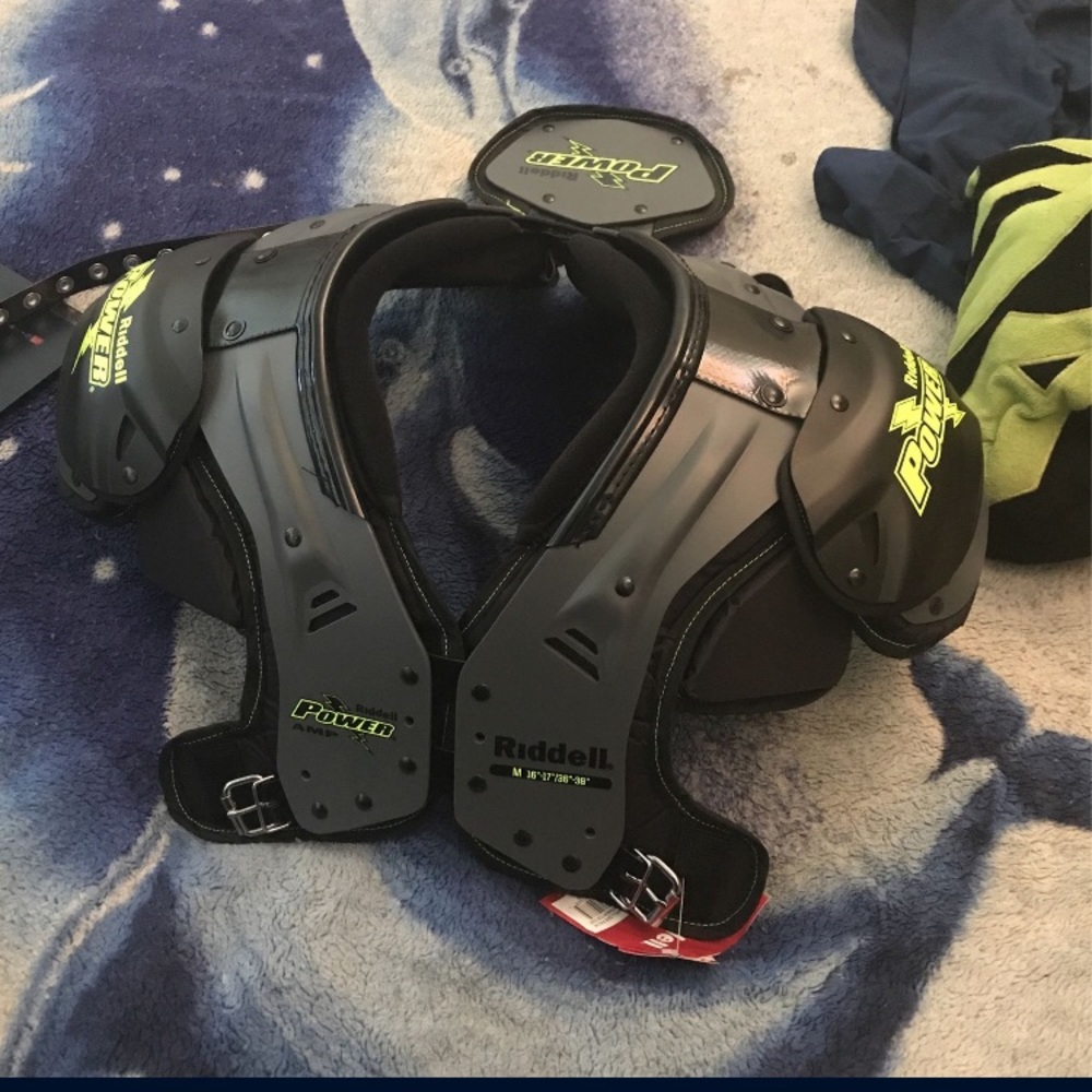 Riddell shoulder pads youth medium